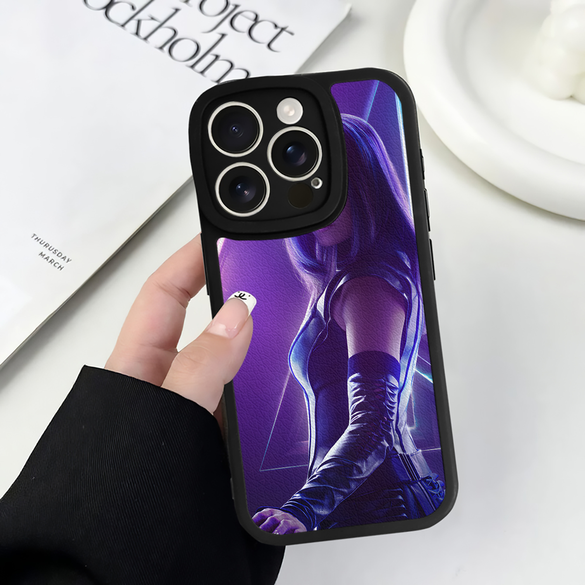 （画像用） アベンジャーズ The Avengers 【iPhone 16シリーズ対応】シリコンスマホケース（レザー調） 材質：シリコン